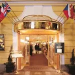 Adria Praag